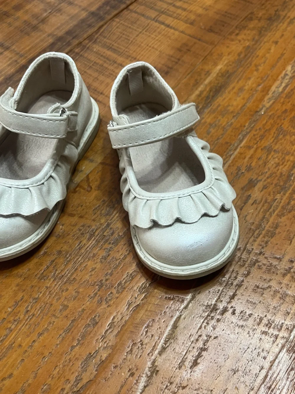 Baby Deer Kamdyn Mary Jane Ivory Shimmer Dress Shoes with Ruffle Trim Size 5
